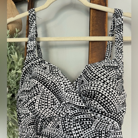 Black & White Size 10 One Piece Bathing Suit - Picture 2 of 7